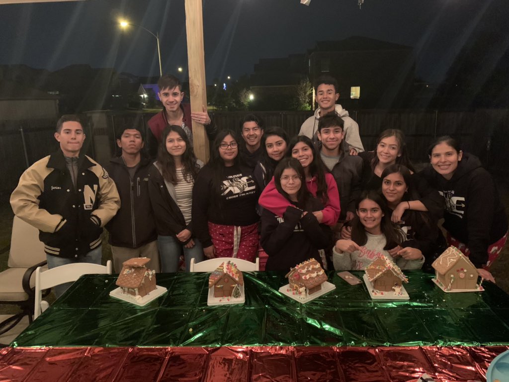 VikingssXC's tweet photo. Gingerbread house competition, BBQ, s’mores, gift exchange &amp; most importantly, lots &amp; lots of love in our XC Holiday Party! #NVXC #Holidayfun #weloveourrunners 💛 https://t.co/kLcsw14Z3N