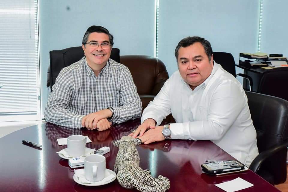 SemadesTabasco's tweet photo. El titular de SEDENER @josedelavegaa, se reunió con el Dir. de la Comisión de Radio y Televisión de Tabasco, José Chablé Ruiz, para conversar sobre posibilidades de colaboración conjunta que permita, difundir las actividades que se realizan para impulsar el desarrollo energético. https://t.co/9jpTiBmvFO