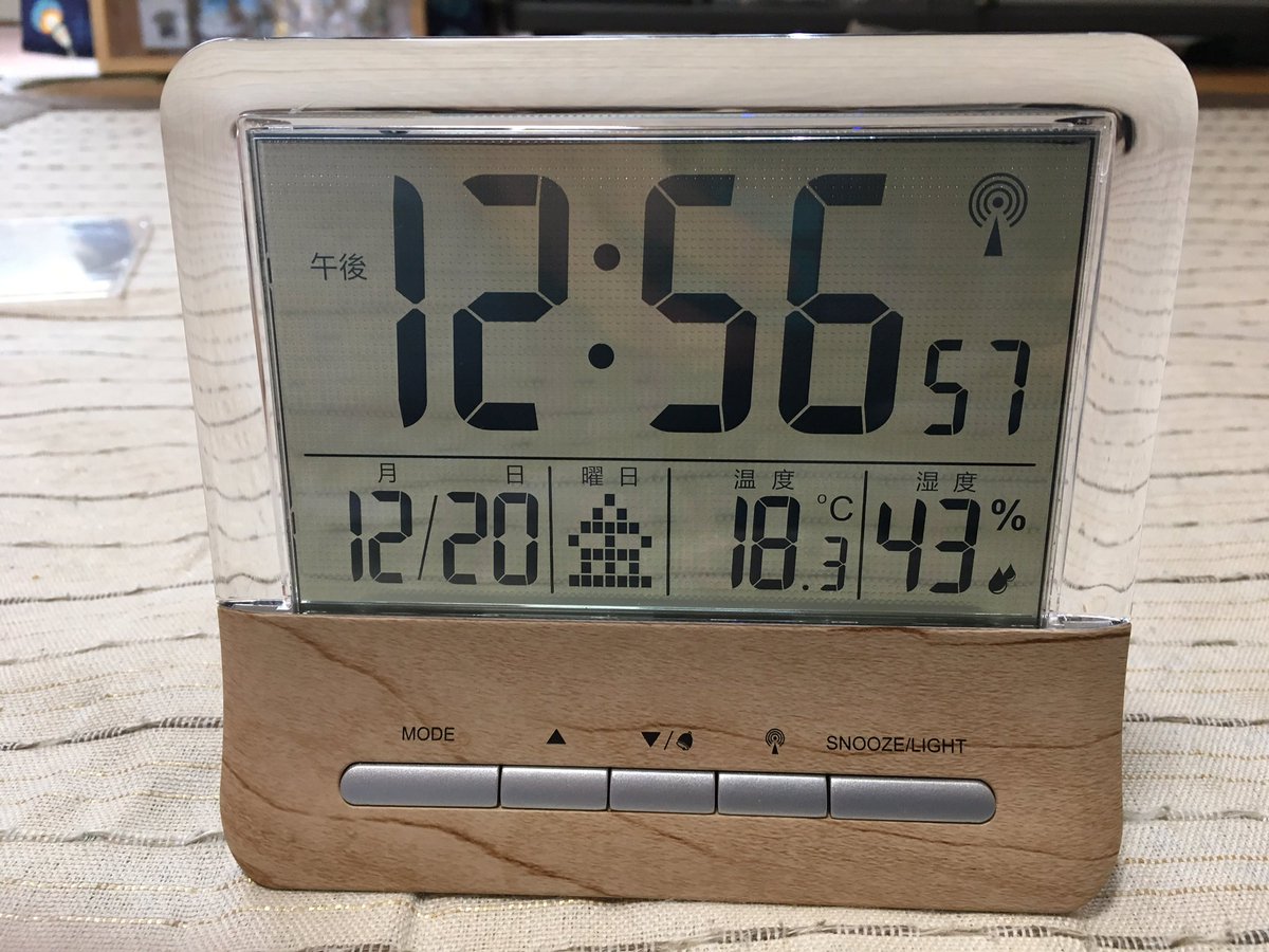 Passo12 いきアビがかり 今日はニトリにお出かけ 一目惚れした置き時計 購入笑 コンパクトで透明で おしゃれで気に入って買いました 満足 置き時計 ニトリ