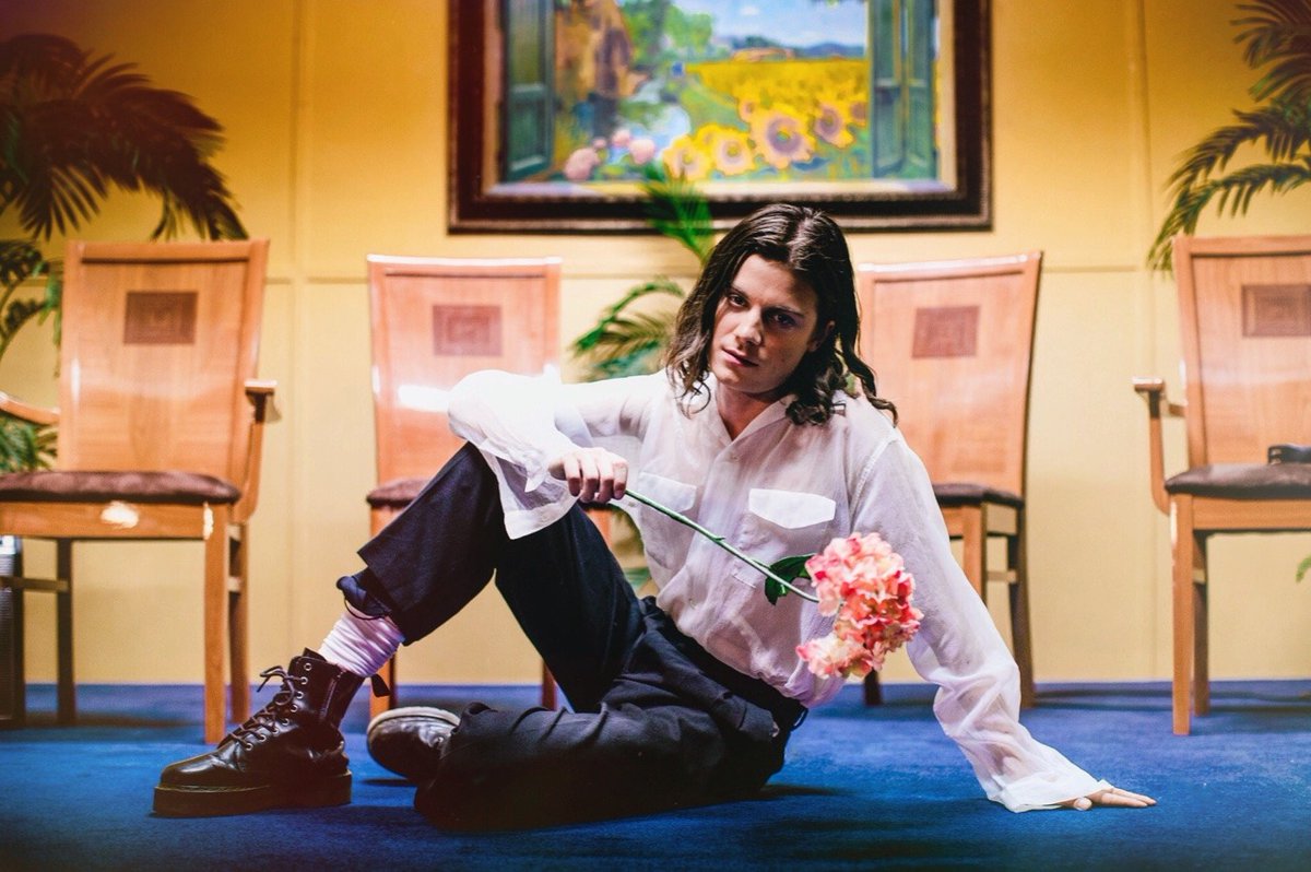 bornsmusicabie's tweet photo. BØRNS photo by @meg.meyer 🌻🚲 #mahoganysession
#børns #borns @bornsmusic
😍🌻🌸 https://t.co/vO5VrmKsN5