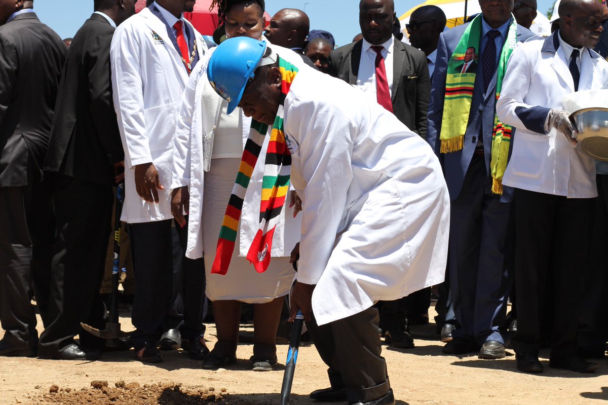 MukonoJoseph1's tweet photo. President ED in Sakubva Mutare , Urban Rennual Project Launch. ZANUPF is encouraging Zimbabweans to be EMPLOYERS  whilst the opposition is encouraging Zimbabweans to be EMPLOYEES to foreigners . Let's meet in the ballot box in 2023 https://t.co/HM5O9W9rj6