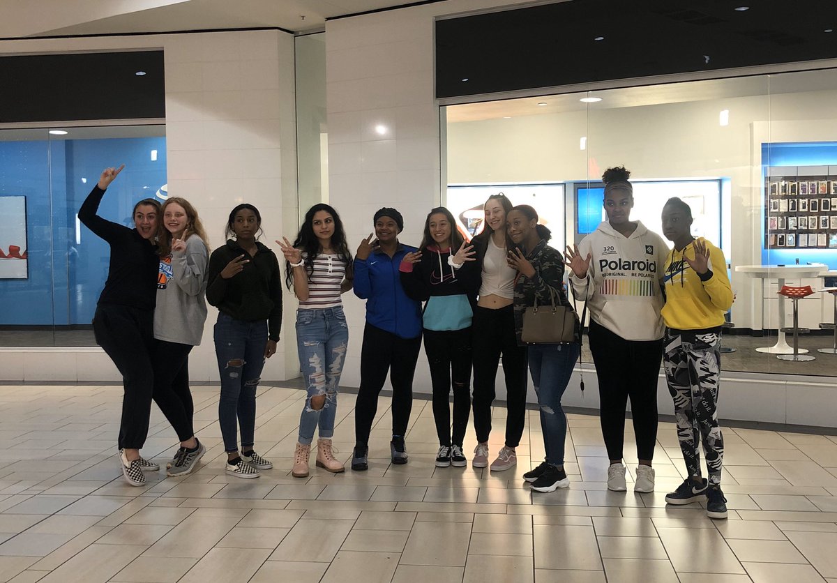 Successful and entertaining team bonding scavenger hunt! First place goes to 🥁🥁🥁THE AVERY’S 👏🏼👏🏼 #together