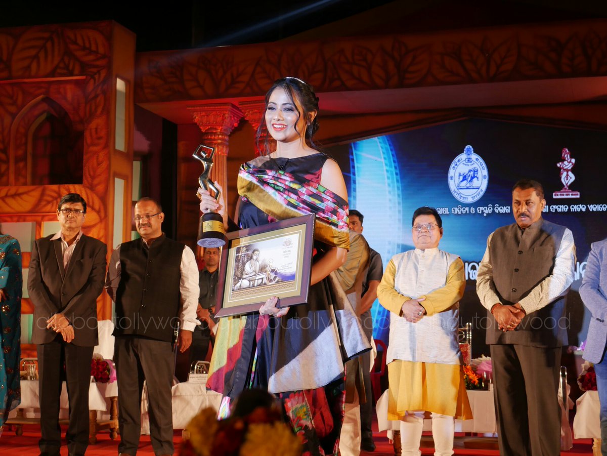 aboutollywood's tweet photo. Archita Got Best Actress Award 🏆 For 'Champion' at 30th Odisha State Film Awards.🎬
#follow 👉 @aboutollywood 💥for one stop information.
.
.
@architaworld
#allaboutollywood #aaodisha #aaollywood #ollywood #odisha #ollywoodupdates #architasahu #OdishaStateFilmAwards2019 https://t.co/eZj2uIk8ng