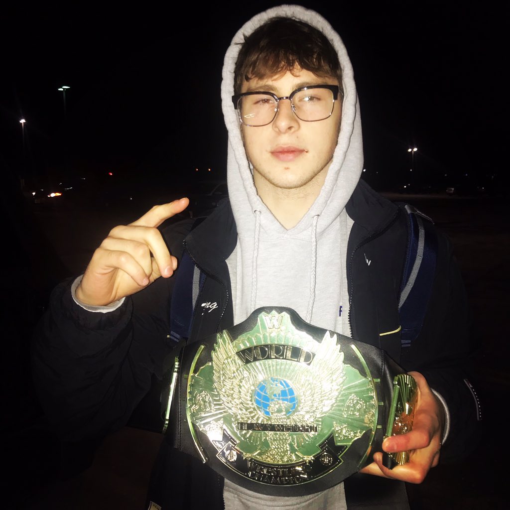 HVMHShockey's tweet image. Huge 5-3 W over Ocean HS! @calvin_fleming2 takes home the heavyweight belt with 3 apples on the night 🍎🍎🍎 #LittleThings #ItsAVibe #freshTJ