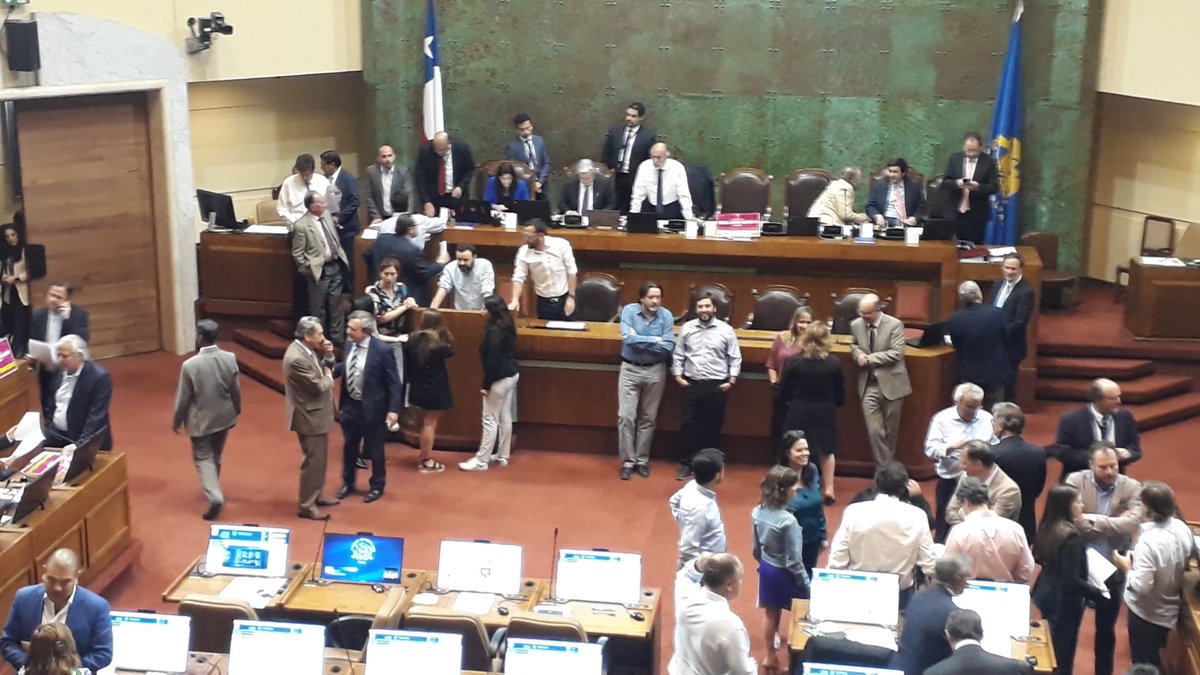 MillaburAdolfo's tweet photo. [AHORA] La Cámara de Diputados, aprobó, en general, incorporar escaños reservados para los Pueblos Originarios, en la futura Constituyente, pasando a trámite al Senado. https://t.co/srJegzTQuV