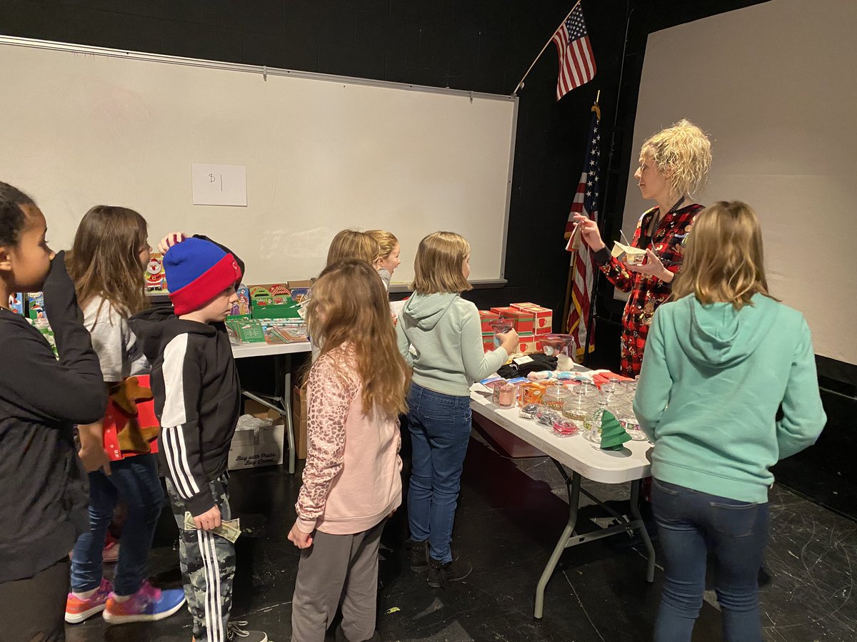 LoneJackElem's tweet photo. Thank you to our amazing PTO for organizing the Santa Shop for our students! They offered a huge variety to choose from, and they even wrapped the gifts for the kids! 🤗👏 #OneTeamLJ https://t.co/b9j4Q8QGGq