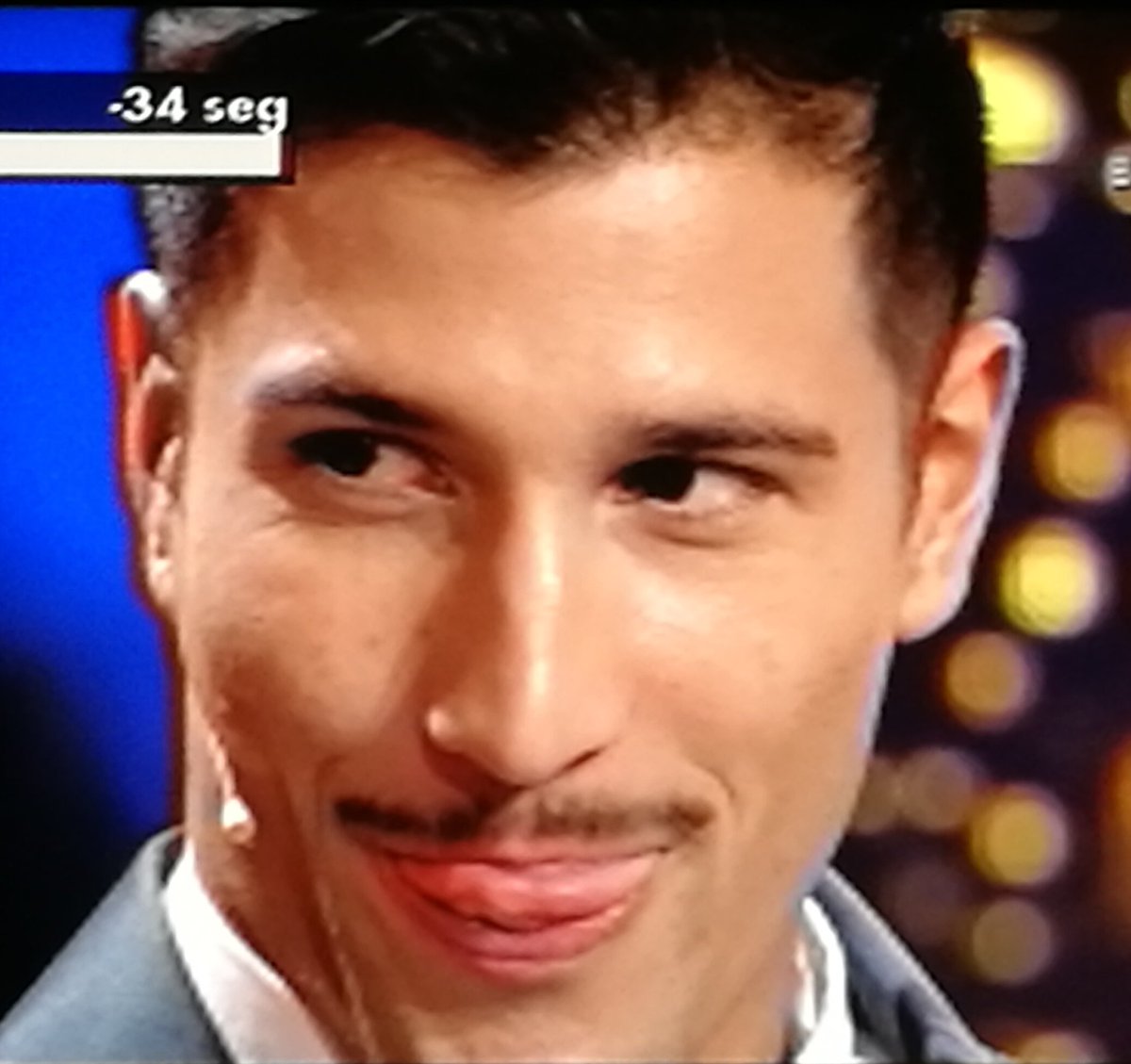 mistica57's tweet photo. Pero como podéis dudar?😤 De esa mirada👁️👁️ "sincera" y esa lengua "romantica" relamiéndose👅 hacia Adari...🤢 Se nota que es...💩💩💩
 HAMOR BERDADERO!!!🤣🤣🤣🤣
#VivaGranHermano https://t.co/IsyCpjd5uS