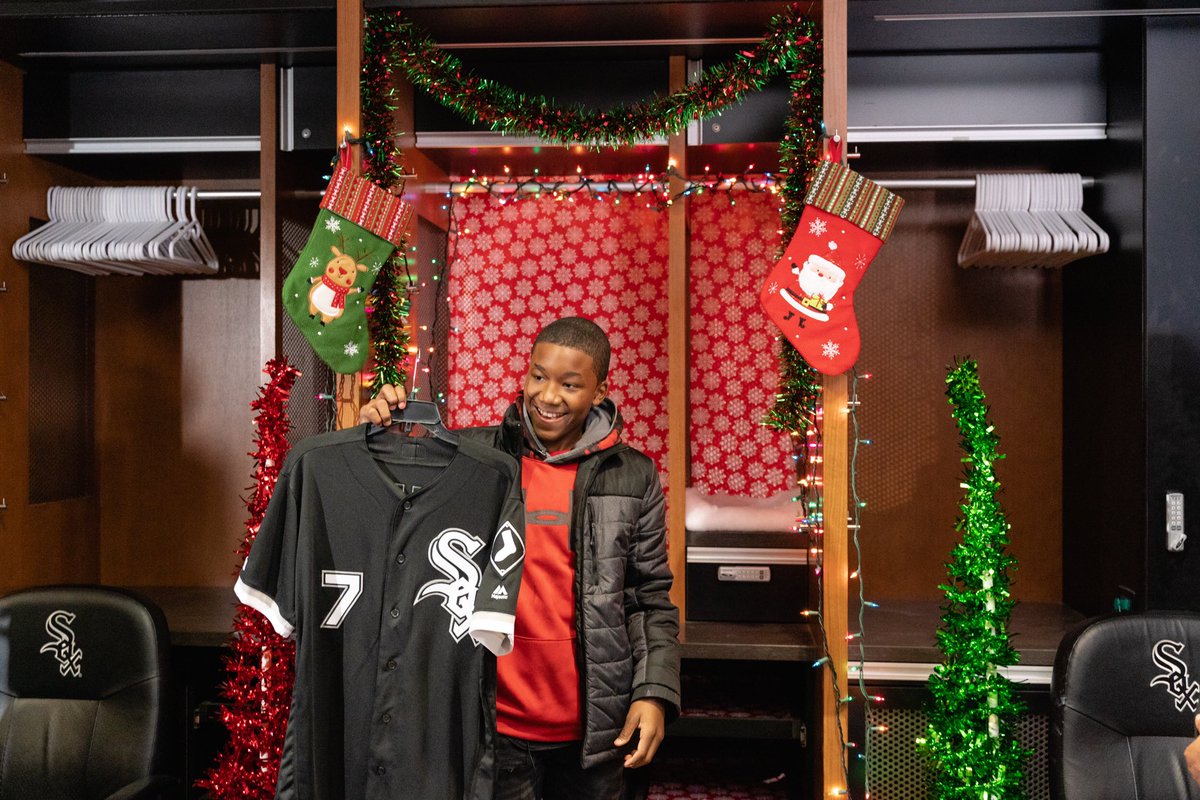 whitesox's tweet photo. His face says it all. ❤️

Tim and Bria Anderson surprised White Sox Amateur City Elite U13 program participant, Kelvion Jelks, and his family with $1,000 in holiday presents during a special meet-and-greet at Guaranteed Rate Field. https://t.co/bSsTSV5NBZ