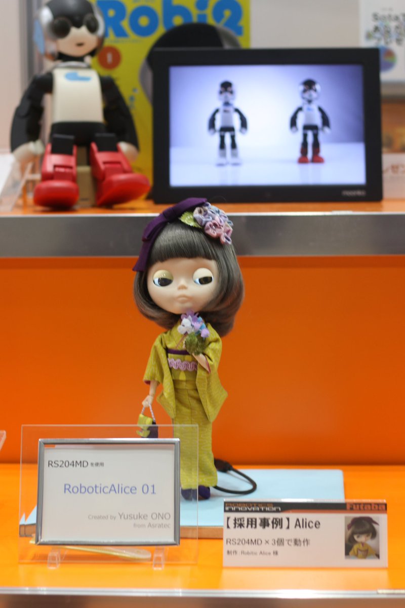 alice_robotic's tweet image. ずーっとキョロキョロしながら、色々な表情をしています。

実物をご覧頂けますと、マテリアル感や動きで、より楽しんで頂けると思います！
#RoboticAlice