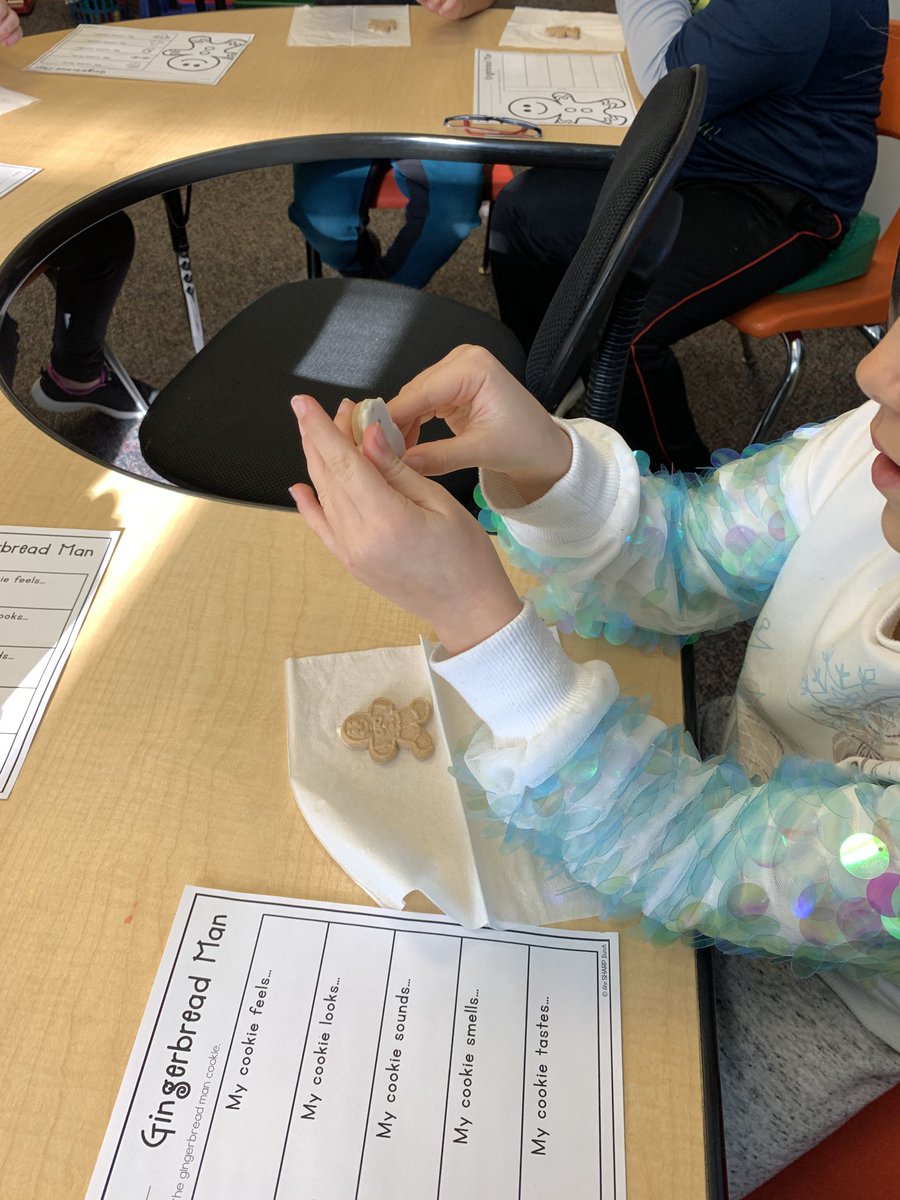 savinichristine's tweet photo. Second grade used their five senses to investigate and describe a gingerbread cookie! Happy Holidays 🎁🌲 https://t.co/u1QLaf57u8