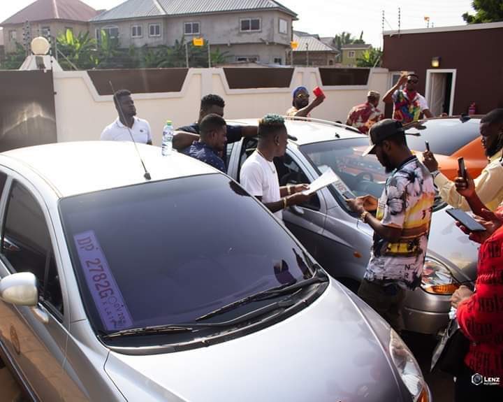 shattawalegh's tweet photo. My little appreciation to these loyal fans @Gedio10 and Bilal Larry for their unflinching support for me over the years! #SMLoyaltyAwards19 https://t.co/54cpK2HhKN