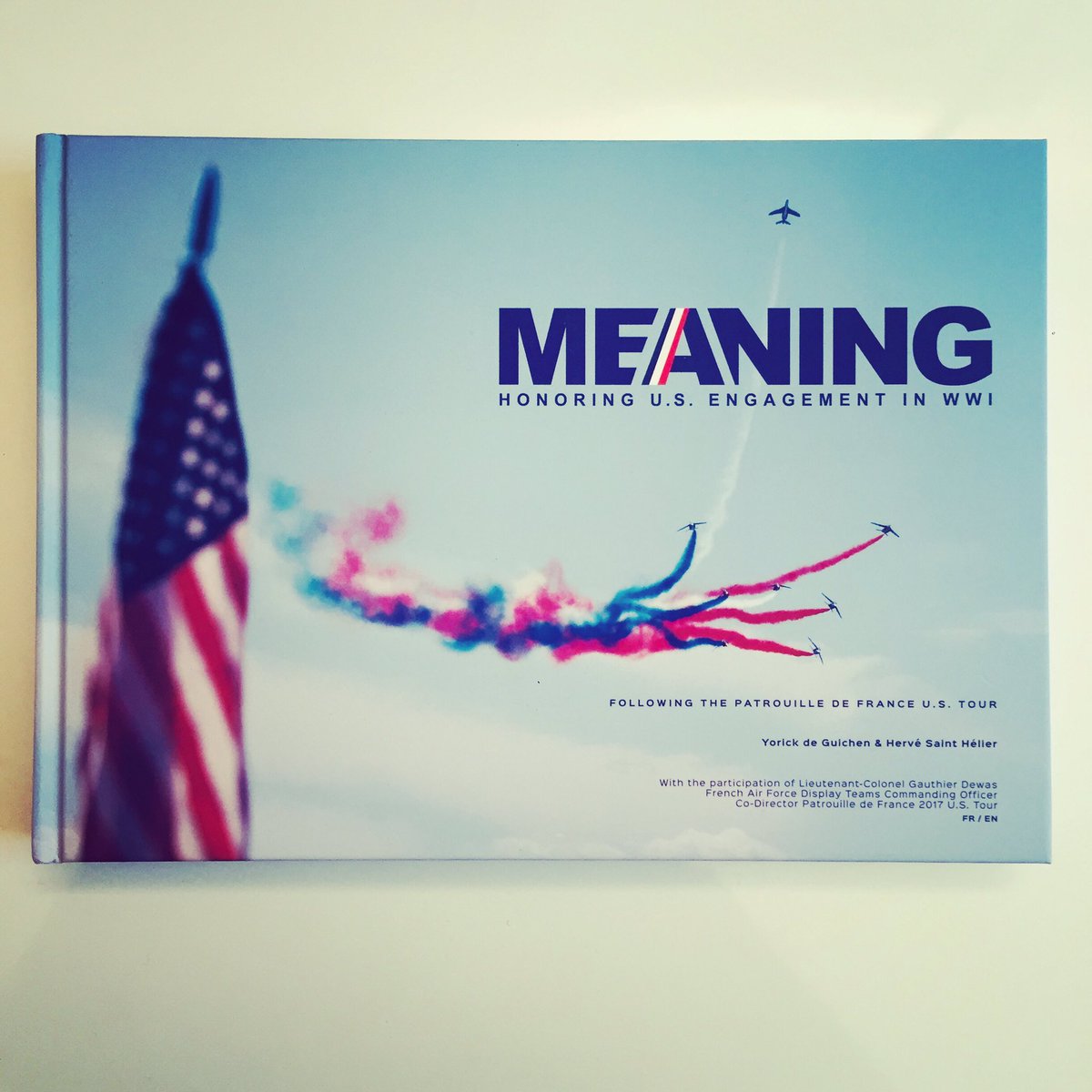 Dédicaces à Domicile du livre Meaning. Vous appelez on vous livre ! Disponible aussi sur laboutiquedelapatrouilledefrance.fr  320 pages photo textes itw pilotes #USAirForce #USNavy #Patrouilledefrance #NASA. Réalisé avec #USEmbassy et #l’Armée de l’air Merci !