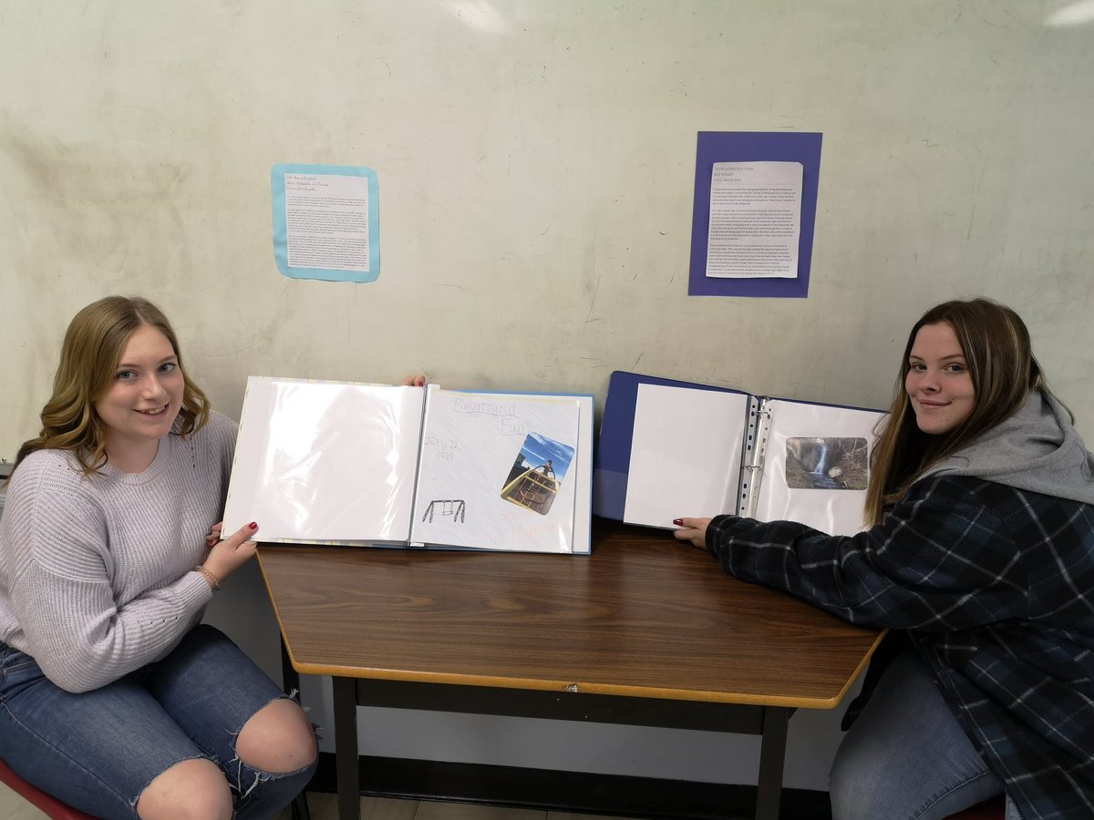 IRHMsHarris's tweet photo. So proud of our students today! Valmont's resident artists having fun today at our school exhibit. @VAV_Vikings https://t.co/nI8NccYFxt