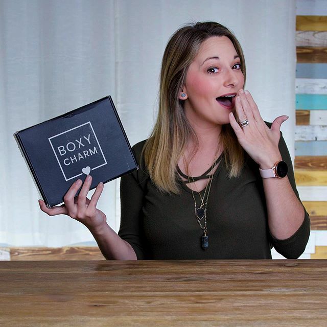 SubUnbox's tweet image. Tonight we check out what one of the biggest makeup subscription boxes @boxycharm out there had to offer their lucky subscribers in the month of December! We’ve never unboxed this subscription before and Sabrina has fallen in love after just one box!… ift.tt/2MdUSY3