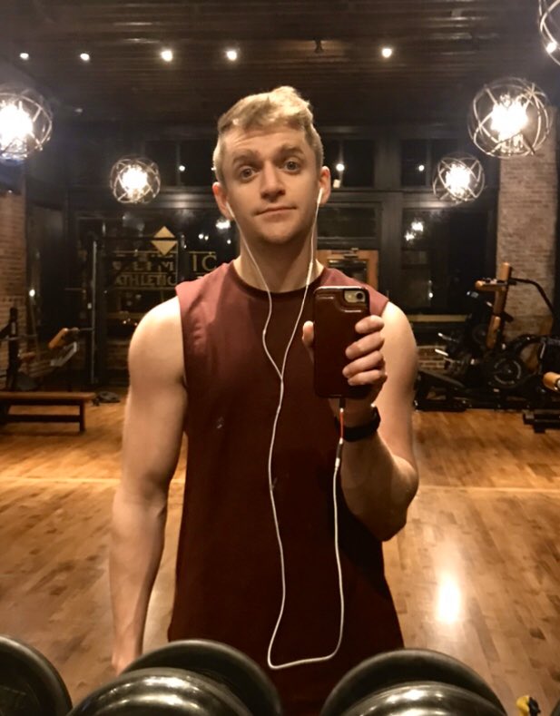 EricRemme's tweet image. If I could go back 10 years I would tell Eric 3 things: 1) You’re gay and it’s great everyone will love you 2) Get a fucking therapist please 3) Also look into antidepressants