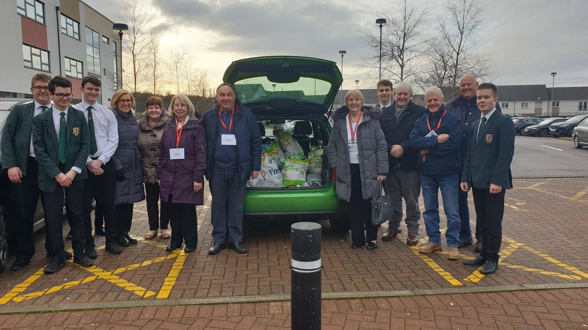 StMungosFalkirk's tweet photo. We are so grateful to everyone who contributed to our @StMungosSVDP 90 food hampers &amp; Christmas sacks of gifts. Many thanks to @FalkirkCatholic SVDP group for the wonderful voucher donations. Your compassion and love will make a huge difference to our families. #LetChristShine 🌟 https://t.co/1bKtiZzT7S