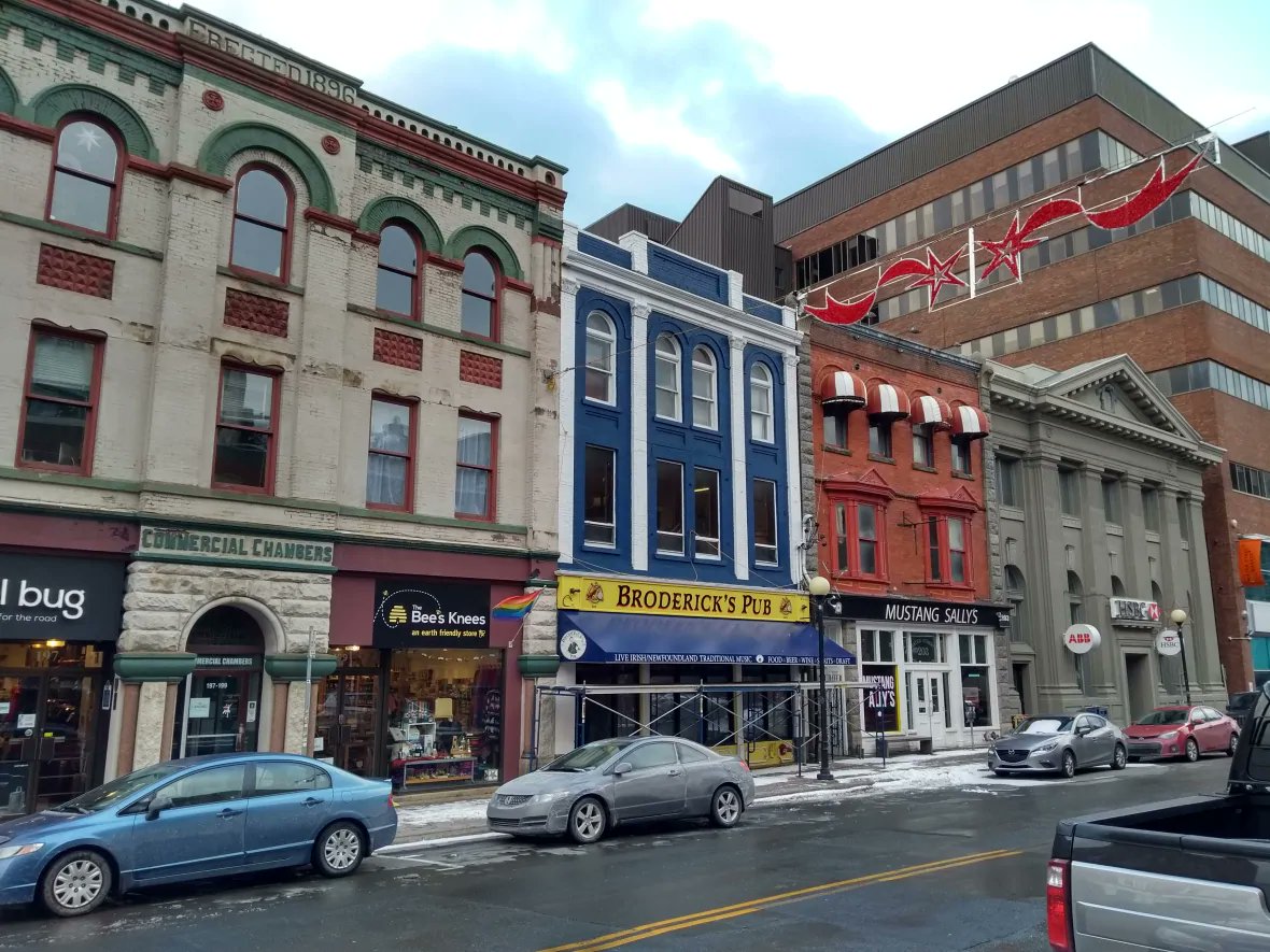 CBCNL's tweet photo. D'Arcy Broderick is opening a new traditional and Irish music pub in downtown St. John's, just over two years after leaving behind his stake in Shamrock City Pub

https://t.co/0arEZoS8BH https://t.co/EcXjHx98SP