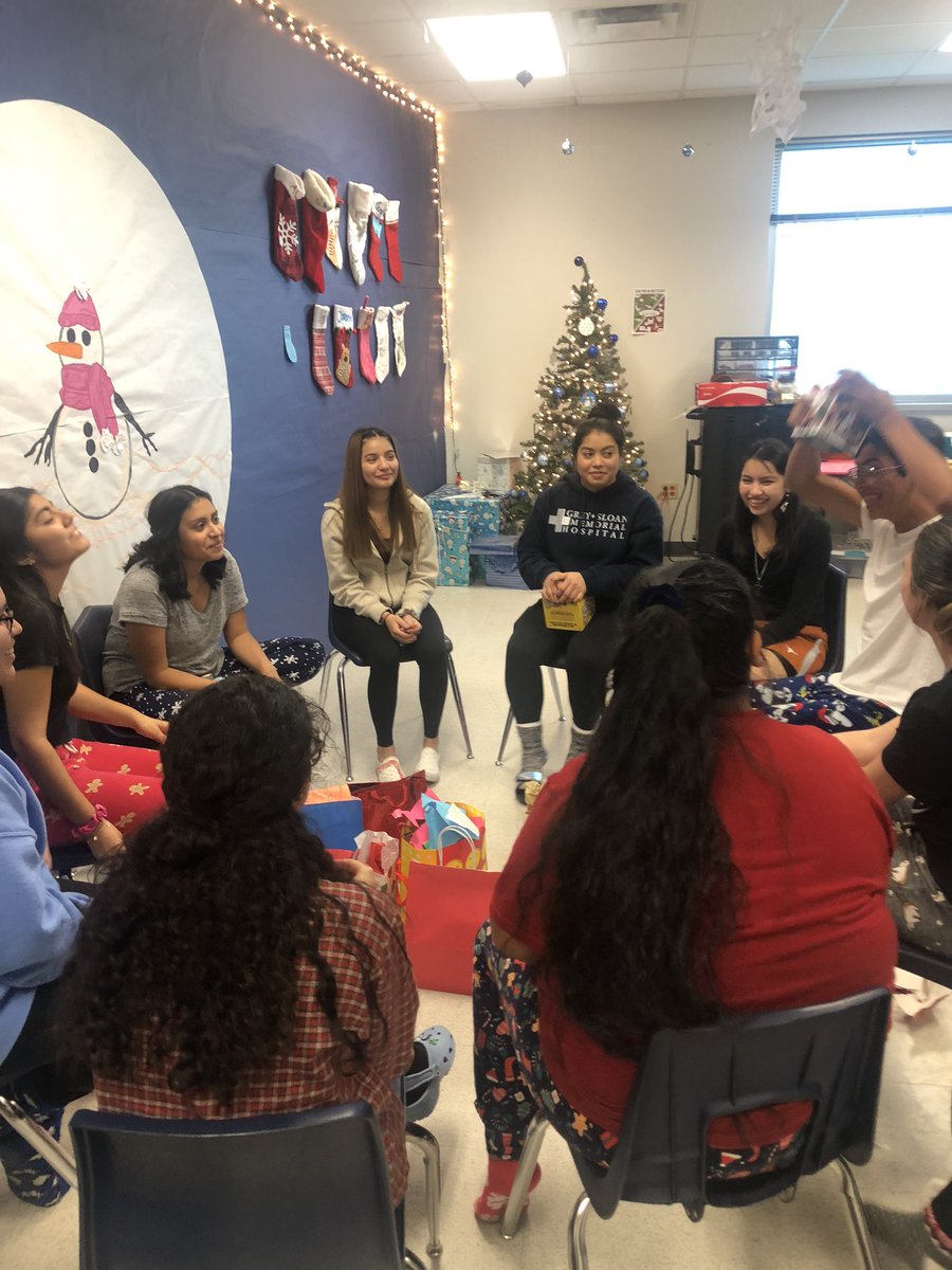 edu_lhs's tweet photo. TAFE Winter Wonderland Social! ☃️❄️I always have so much fun surrounded by amazing students. Happy Holidays 🎄 https://t.co/c86RWk60vj