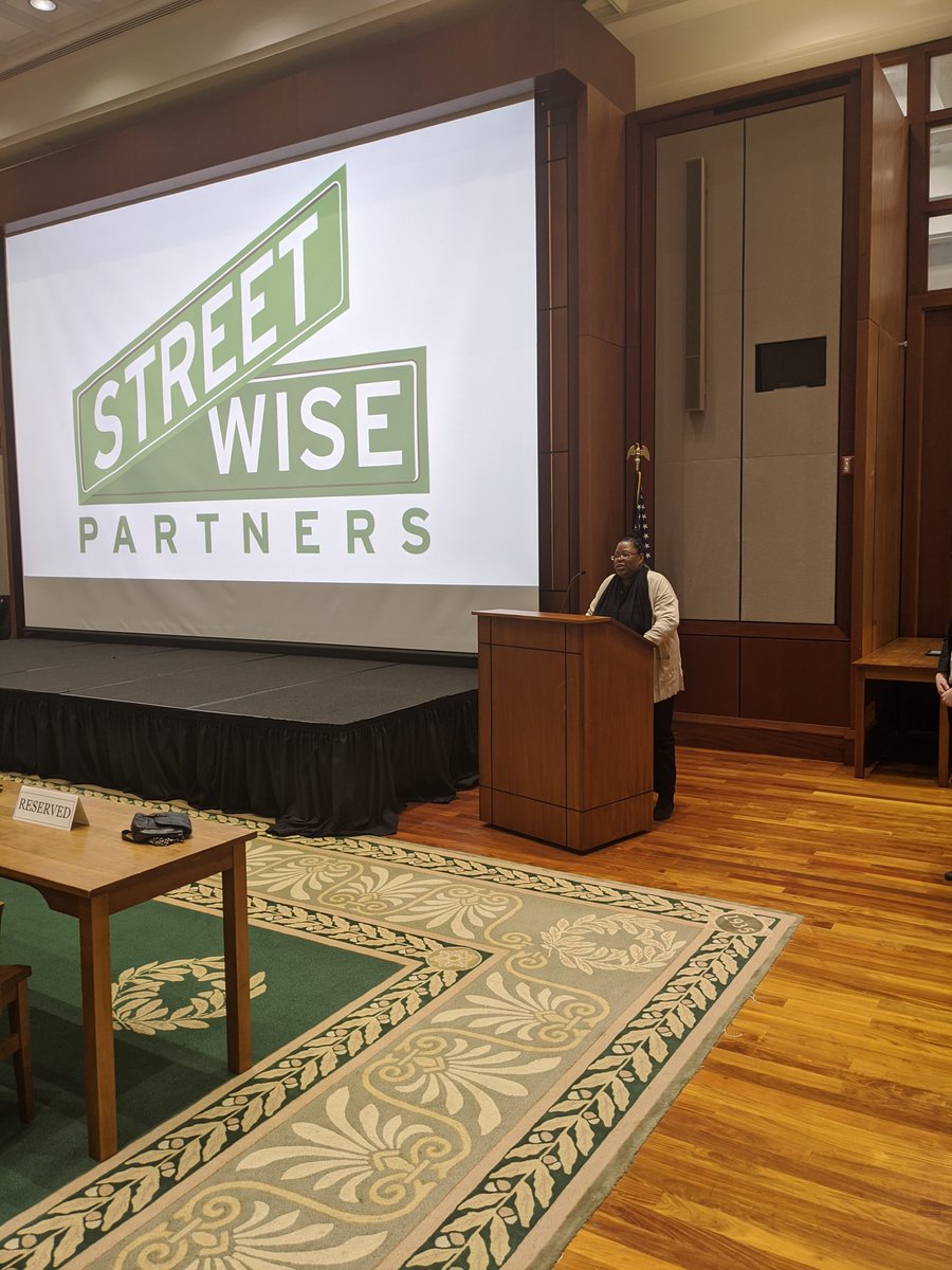 MartyWrin's tweet photo. @ByteBackDC  student Kieta Fonville received the StreetWise Partners Mentee Achievement Award!  @SWPmentor  Byte Back loves StreetWise! https://t.co/Y09QJ22q8D