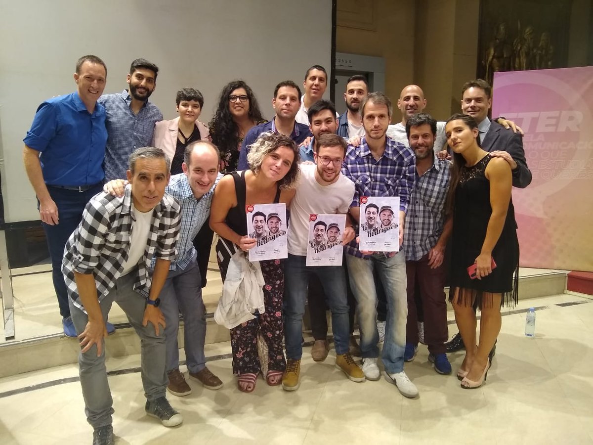 hernansartori's tweet image. Ser docente en Periodismo Deportivo en @EscuelaETER es comprometerse a transmitir los códigos de un oficio en estado de demolición.

Con gusto, los profes colegas de Marcelo Rodríguez y Ernesto Rodríguez III presentamos la revista de la carrera.

Con ustedes, "La Rodríguez".