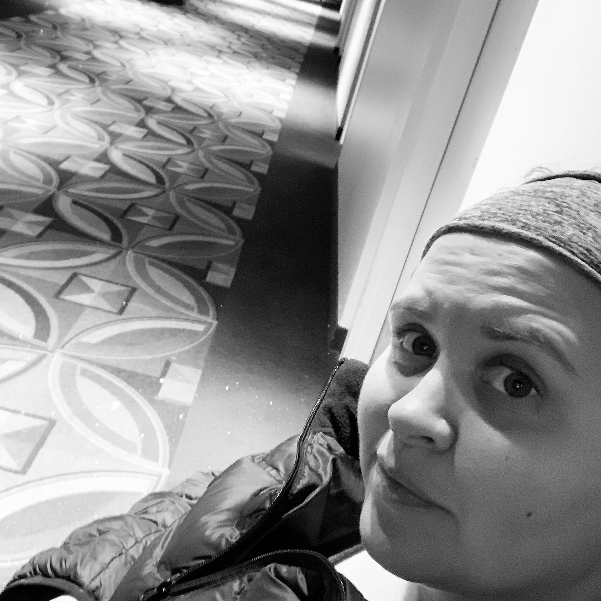 NerfHerdinDalek's tweet photo. As in tradition for me (Revenge of the Sith being the longest โcamp outโ at 7 days) I arrived SUPER early for the 6pm showing of @starwars #riseofskywalker #firstinline #whatline #iamanerd #agiantnerd #heavenhelpthemanwhomarriesme #allbymyself https://t.co/5hrabYASBo