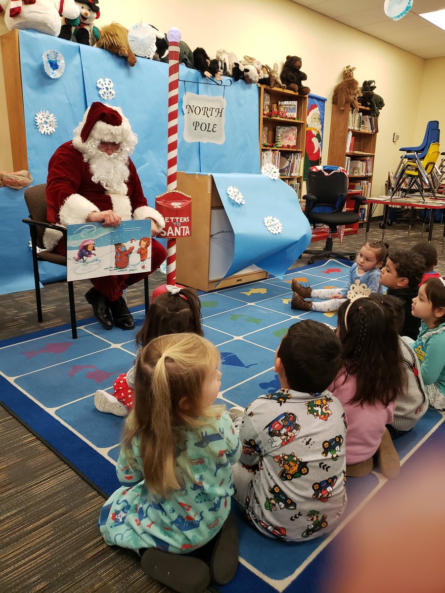 RUSD_3K_4K's tweet photo. It was a busy day at the #BEECenter celebrating the holidays.  From pinatas to Santa story time to cookie decorating it was fun! We wish all our @RacineUnified families a happy and safe holiday break! #yearoffirsts https://t.co/dXLOjcnWCw https://t.co/IeIngDv2Ut