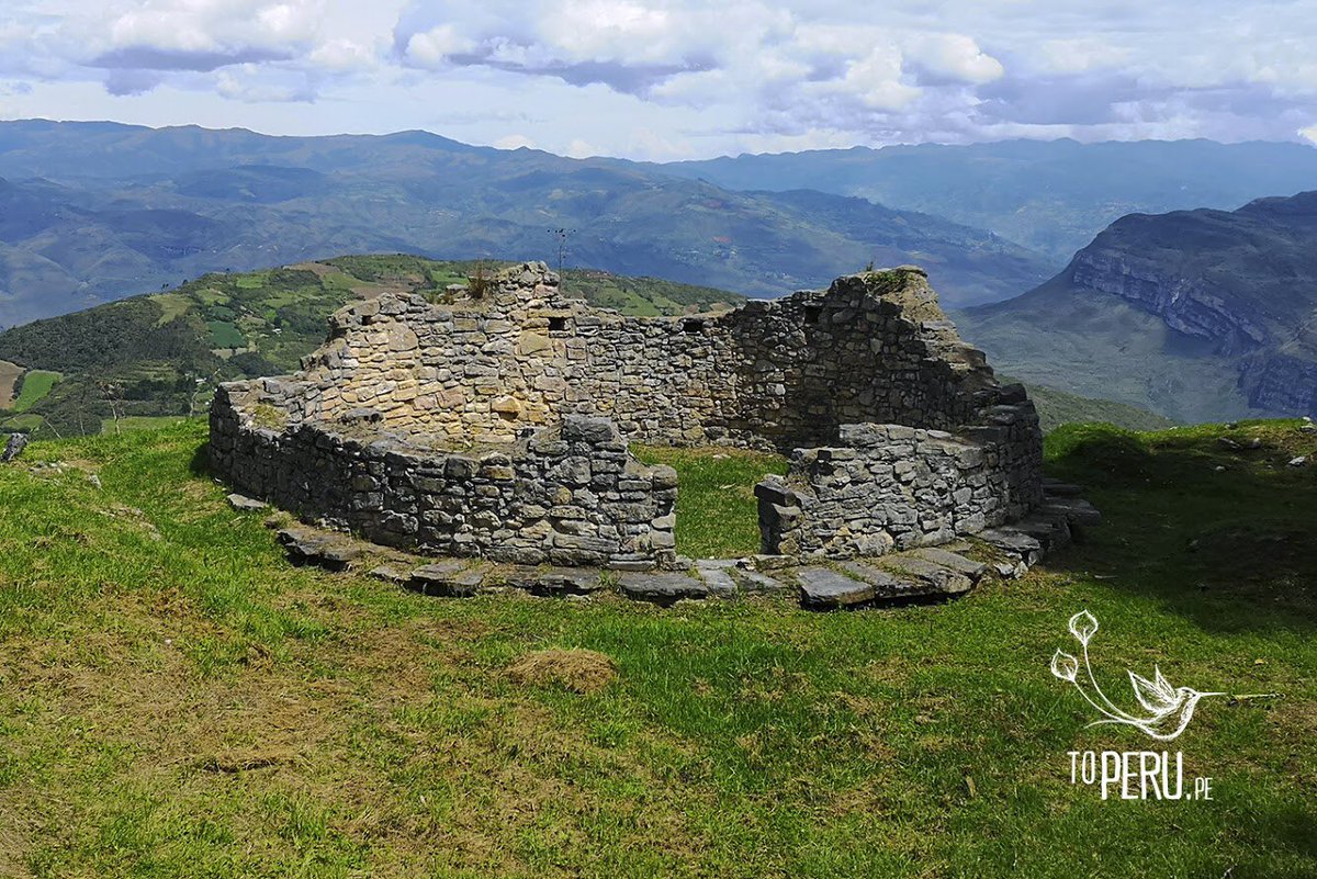 toperupe's tweet photo. 😍 Casas circulares Kuelap. 👉Atrévete a conocerla.

📍Ubicada a 3000 msnm a 72 km de la ciudad de Chachapoyas en el departamento de Amazonas, Perú.

#ToPeru #TravelToPeru #ToPeruPe https://t.co/q5KuDCdXrl