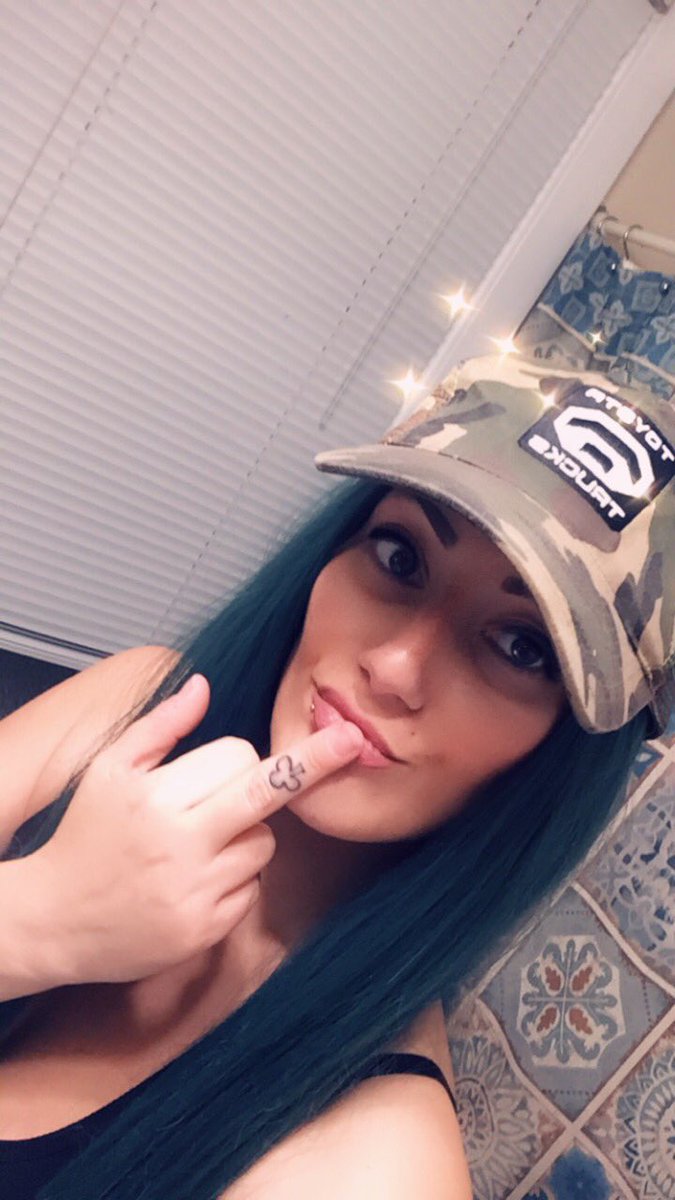 ChelseaLaurell1's tweet photo. #tatted up #greenhair #EaglePride #blondehair #girlswithpiercing #hairstylist #mua #tattooed #asstatoo #gettungtatted is my favorite feeling 🥰🖤 https://t.co/QEWIqCYcOT