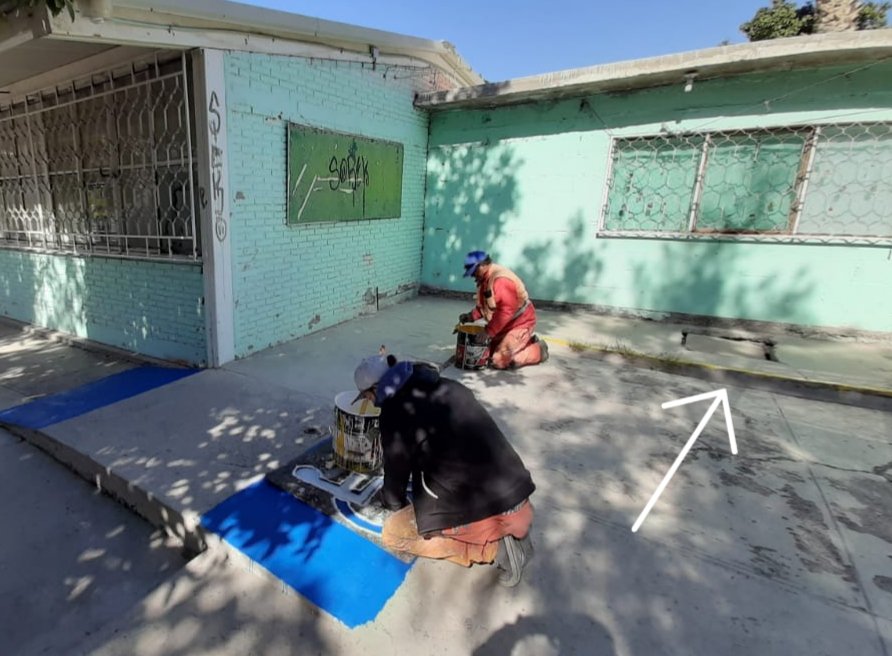 CiudadanxT's tweet photo. @SIMVTrc @MunicipioTRC Esperamos que también hayan reparado la banqueta, de otra forma pintar la rampa no sirve de nada, una persona en silla de ruedas no puede pasar por ahí. https://t.co/44gXLOpudJ