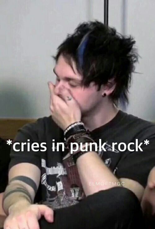 TheSpoopyKid's tweet image. #NationalEmoDay #NationalEmoDay #NationalEmoDay  @thisisryanross @FrankIero @Michael5SOS @awsten