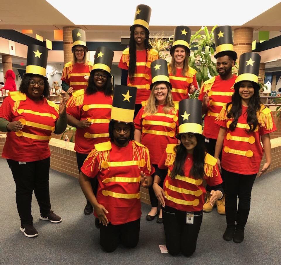 iteachmrmartin's tweet photo. I keep getting lucky with my teams! โ๏ธ๐๐พโโ๏ธ๐๐พโโ๏ธ Last days of school for 2019! #TeamDressUpDay https://t.co/DK54KcuWgR