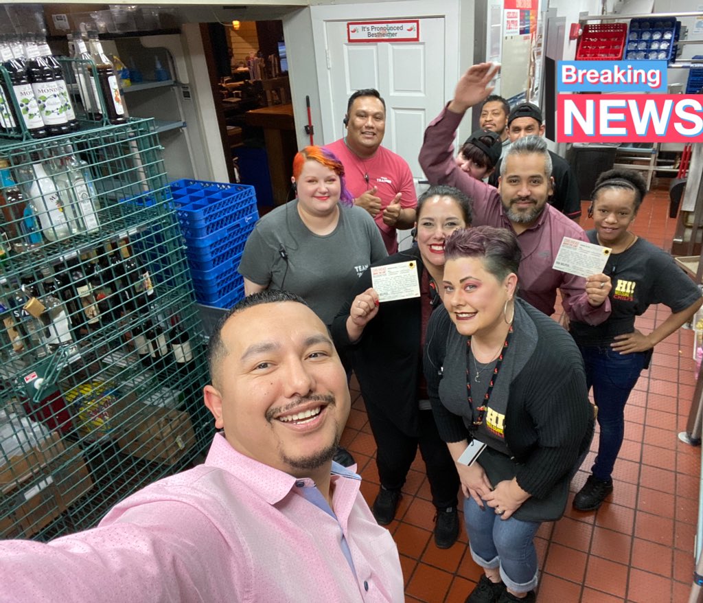 EricEstrada713's tweet photo. Hi Welcome To 🌶’s Westheimer! Cheers to you @TrinattyC on your Promotion from CSL To Manager #🌻 #ChilisGrow Cheers to you @DavidAguirreIV for living out Cultural beliefs at #Bestheimer Great day Diving deep into our systems & Validating #KitchenSync so we #GBE1% #ChilisLove https://t.co/jOSYlwCrME