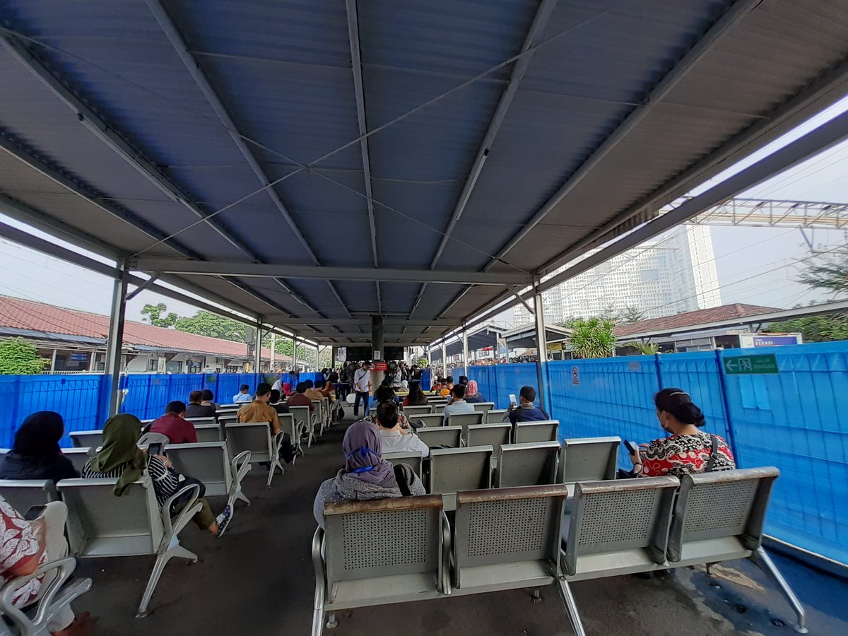TotoUntung's tweet photo. Perubahan harusnya lebih baik ttp knp perubahan tambah menyusahkan jadwal tdk menentu tpn evaluasi ?????
Commuter line https://t.co/4ZsRYR7LEe