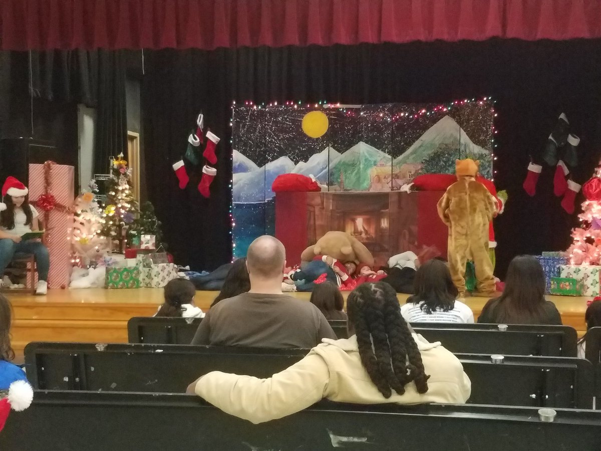 teachonamission's tweet photo. Great performance by the theater students. How the Grinch Stole Christmas. Thank you parents and staff for your support! Ms. Vines thank you for all your hardwork @DVISD_DVMS #DVPROUD #OnAMissionForSuccess #WritingYourOwnScript https://t.co/vWWUlR4kVg