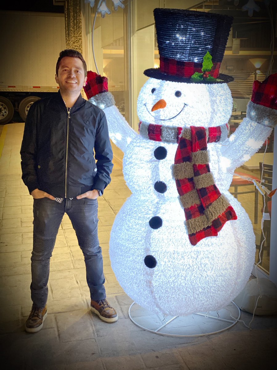 memogarzaa's tweet photo. Me encanta ésta época!!! 🎄😁 https://t.co/HgSCNZ3DxE