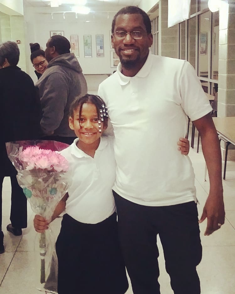 ChrisKPLegend's tweet photo. Surprised my daughter with some flowers after her concert! She did good! This was her first concert! I'm very proud of her! ❤❤ https://t.co/kXtmmPHIYU