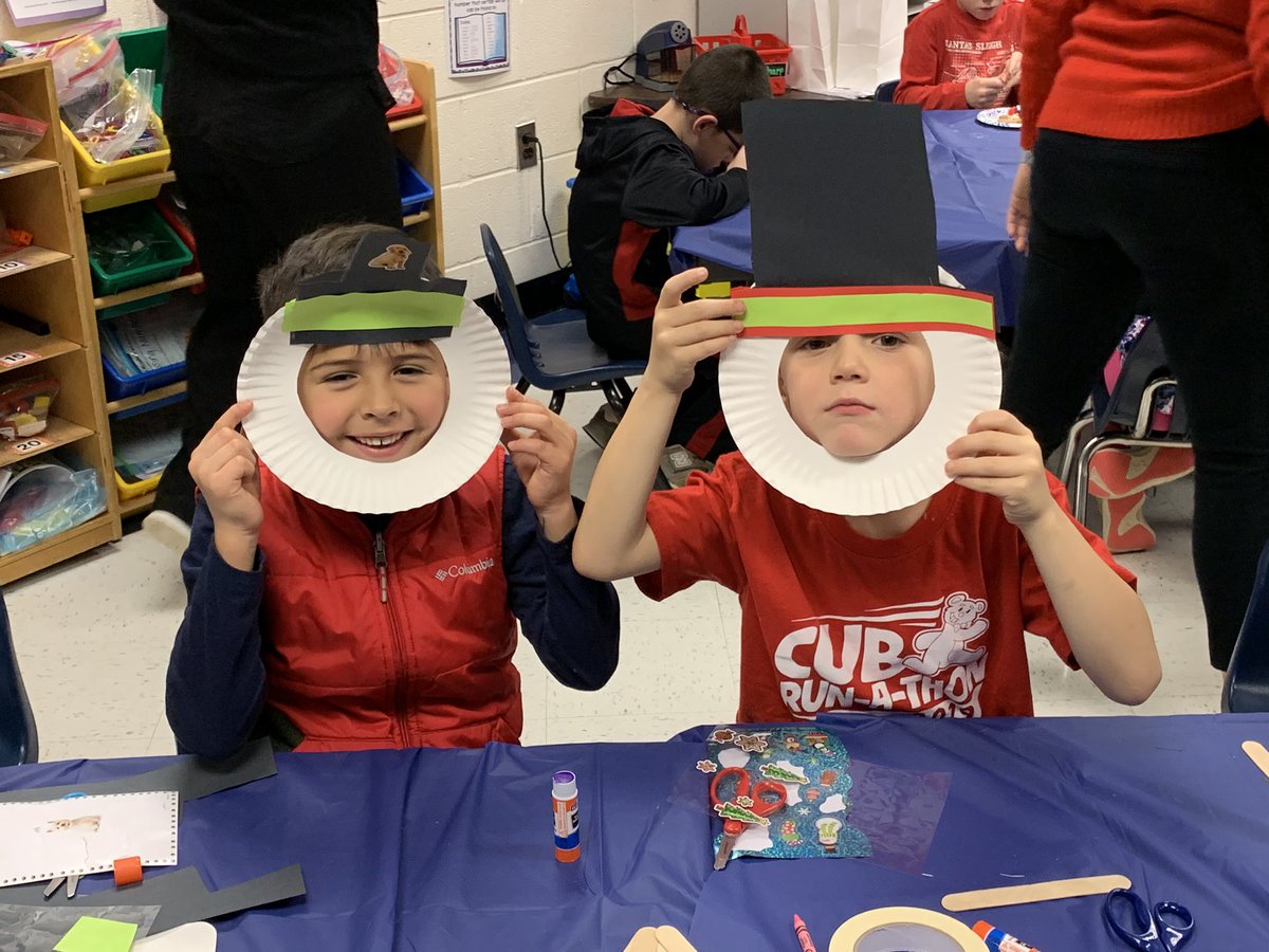 CubRunCongdon's tweet photo. Awesome winter party!! 🥳❄️ #FirstGradeRules #amazingvolunteers https://t.co/2e02Nc3jvr