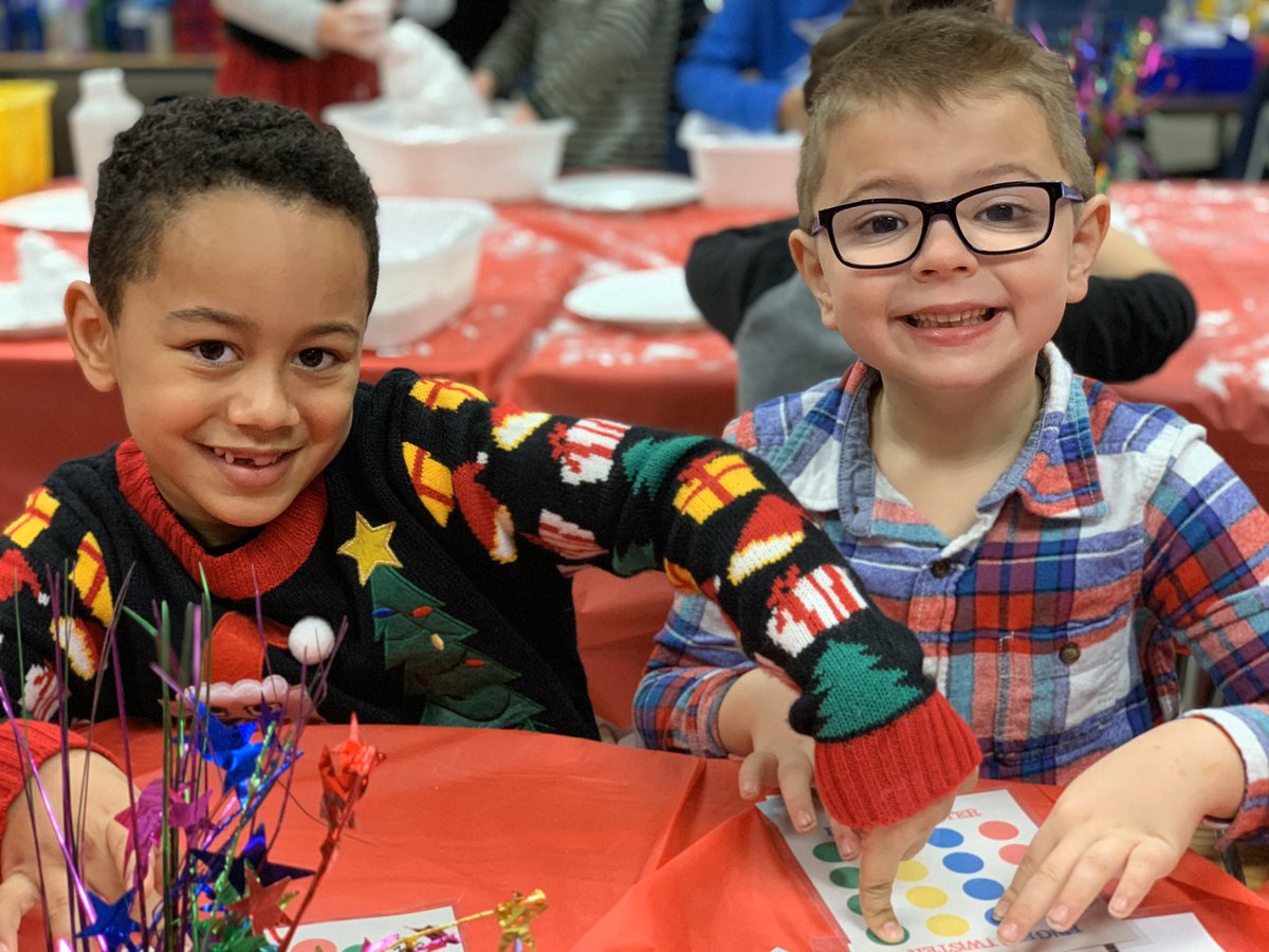 CubRunCongdon's tweet photo. Awesome winter party!! 🥳❄️ #FirstGradeRules #amazingvolunteers https://t.co/OboEtlNBeT
