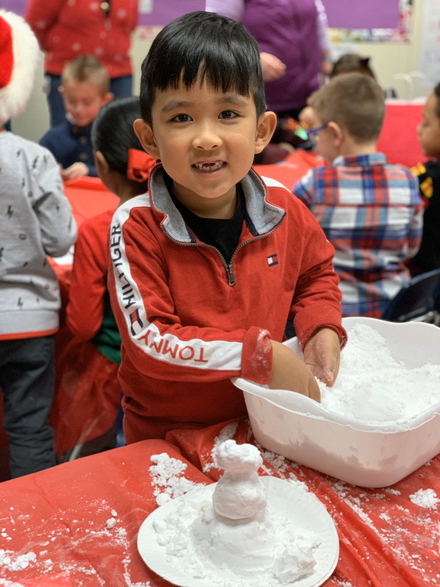 CubRunCongdon's tweet photo. Awesome winter party!! 🥳❄️ #FirstGradeRules #amazingvolunteers https://t.co/OboEtlNBeT