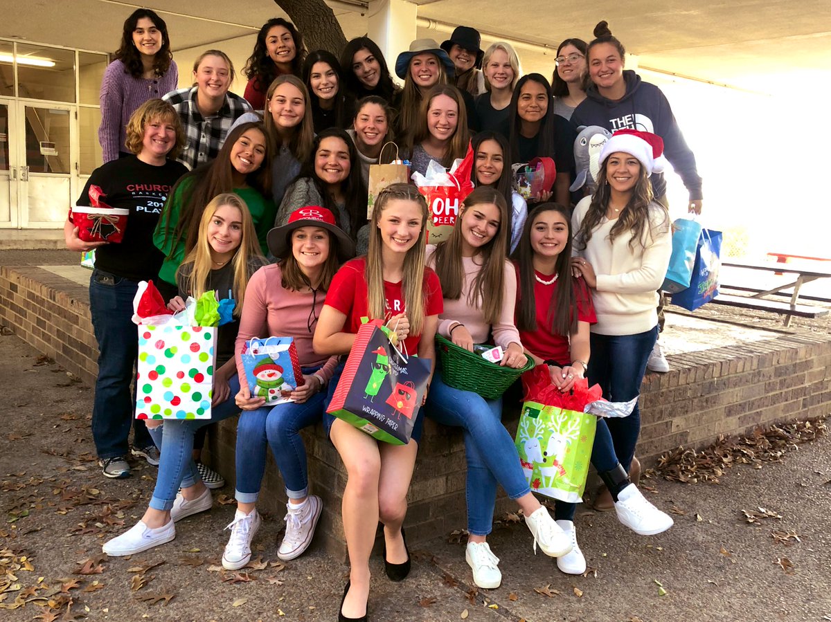 WC_Softball__'s tweet photo. Merry Christmas from WC Softball! The holidays are extra special with this group around you 🥰 #WCSoftball #BESTChristmasGift https://t.co/jMwvIlg4dt