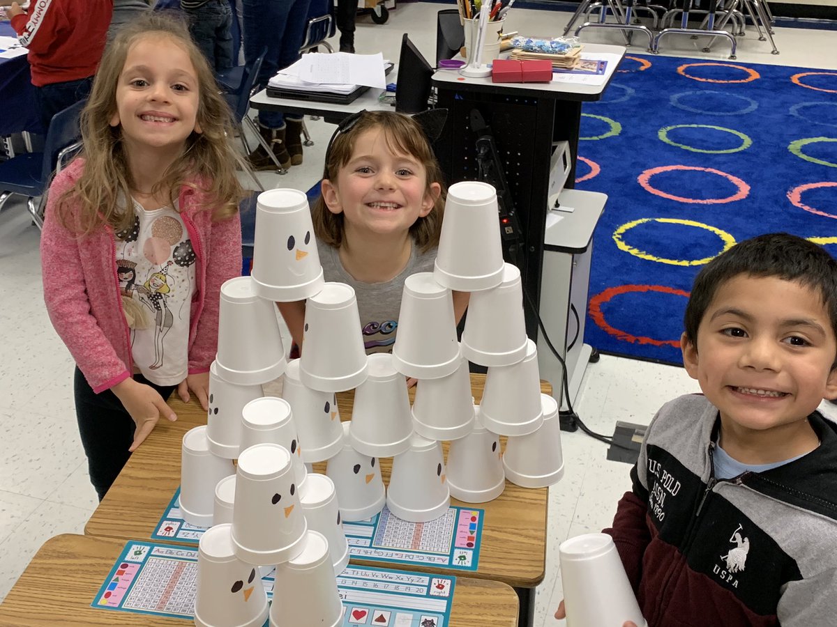 CubRunCongdon's tweet photo. Awesome winter party!! 🥳❄️ #FirstGradeRules #amazingvolunteers https://t.co/cls5QWYdjl