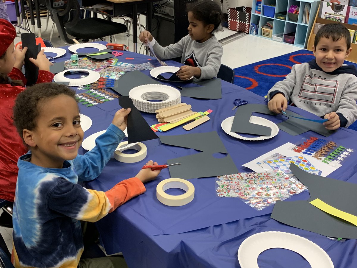 CubRunCongdon's tweet photo. Awesome winter party!! 🥳❄️ #FirstGradeRules #amazingvolunteers https://t.co/cls5QWYdjl
