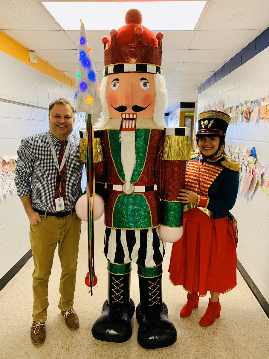 DrJWGraham's tweet photo. The Fiske Lions welcomed jolly, old Saint Nick &amp; company today! #SonofaNutcracker #SantaClausIsComingToTown #GoLionsGo #KCKPSonTrack https://t.co/iIaPRWDE9P