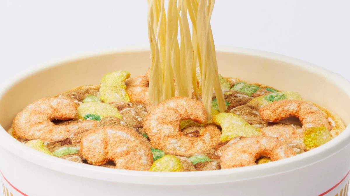 ただのカップヌードルに見えるけど？糸で作られたカップヌードルのクオリティが凄すぎるwww