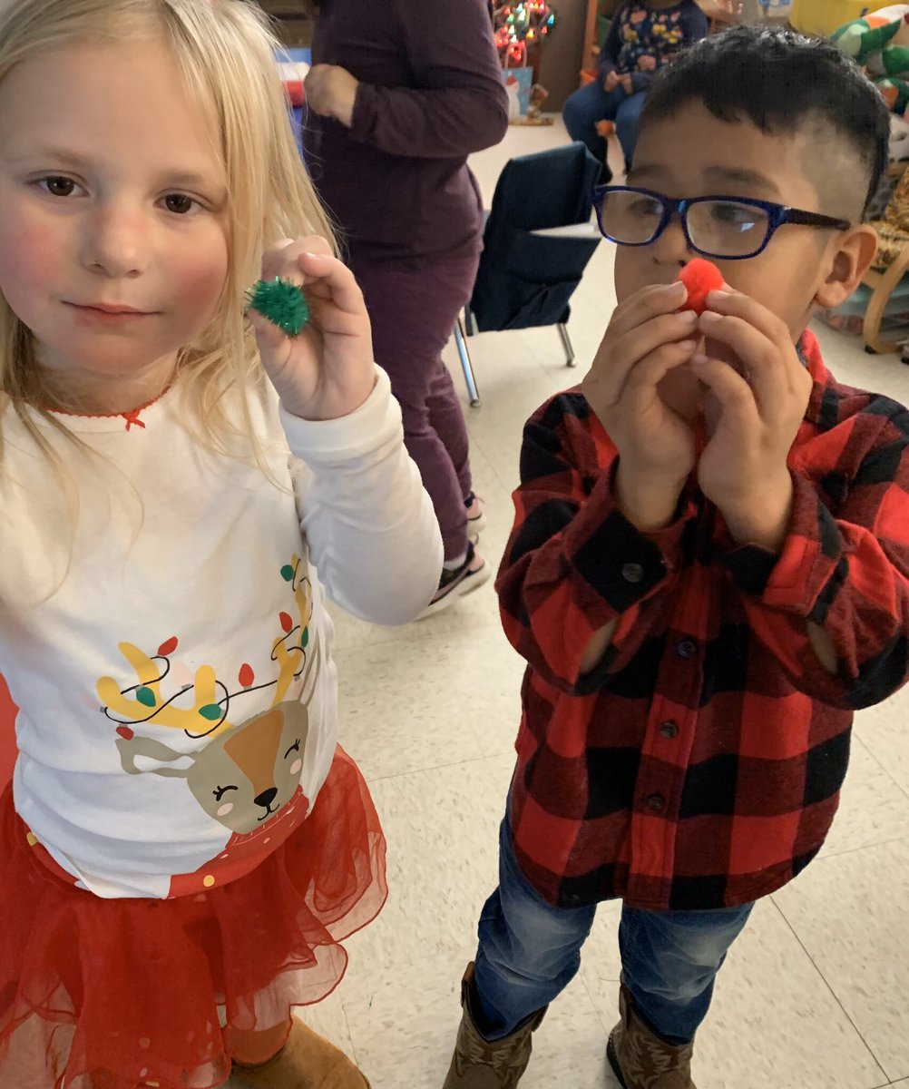 Tammy32579765's tweet photo. Reindeer noses for expected behavior @SEDALIASCHOOLS @SkylineTiger @Tammy32579765 #skylineshines1920 #ssd12days https://t.co/Lljexd9jJH