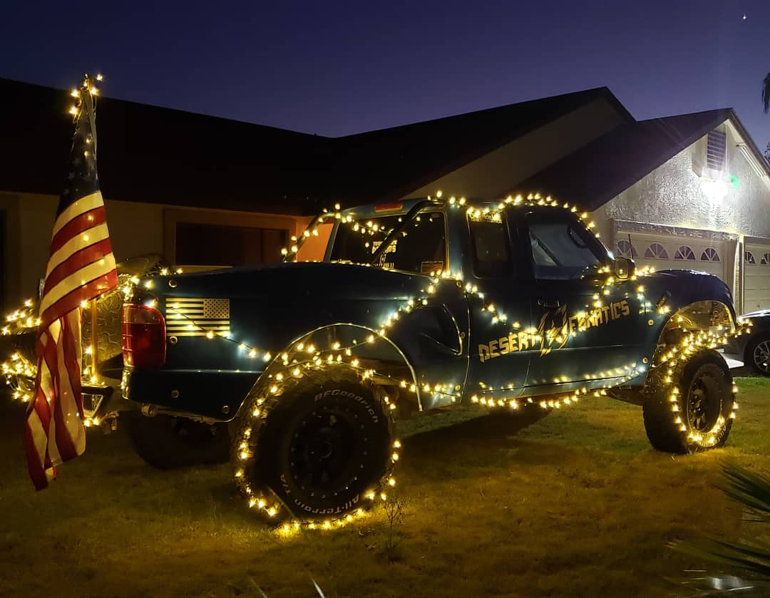 desertfanatics's tweet photo. Well never really got a chance to put lights up at the new house... But I have this big blank front lawn just begging for a light display. #DFRanger #Christmaslights #Ford #Ranger https://t.co/7nTg08ZL3J