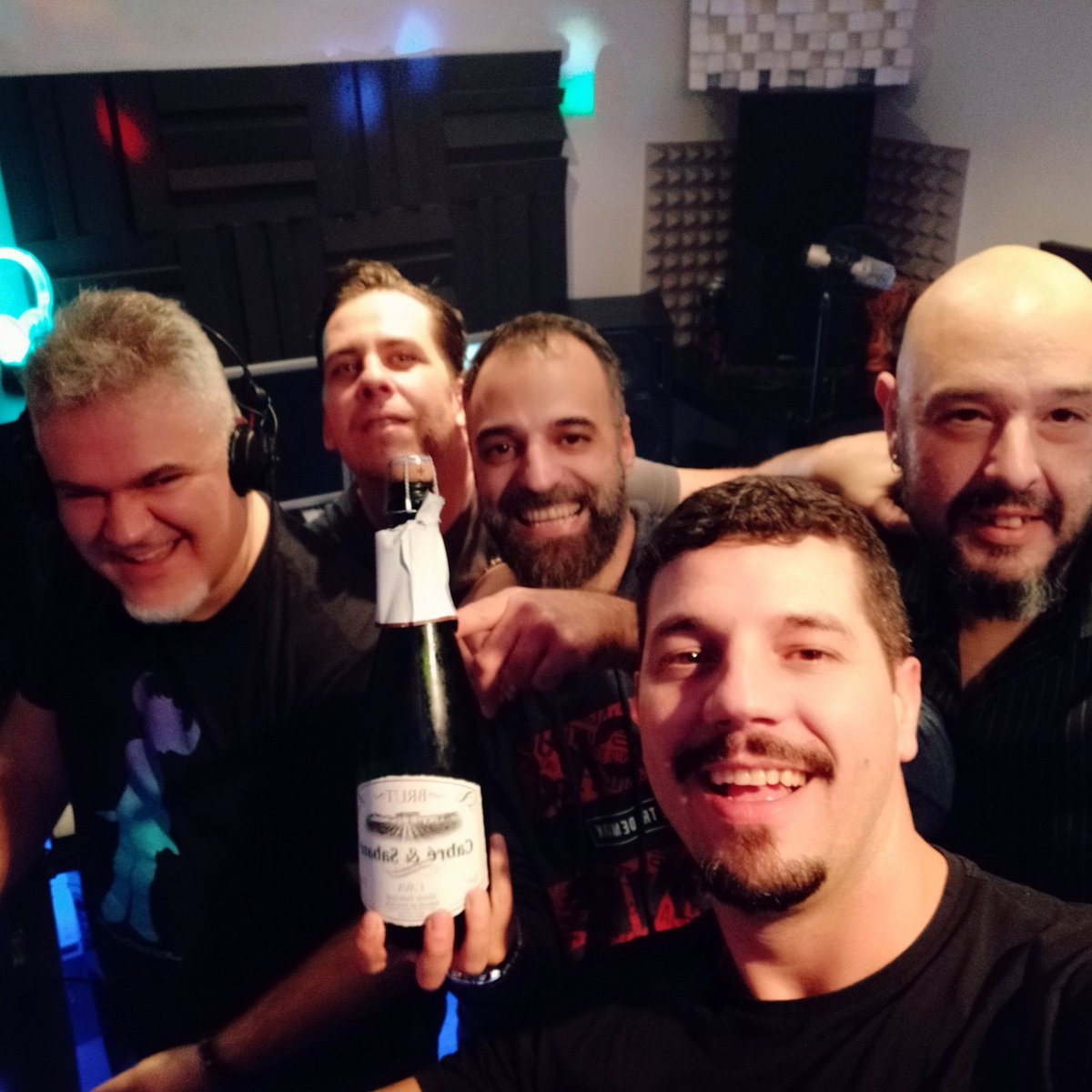 Old school Dj's os desea felices fiestas......