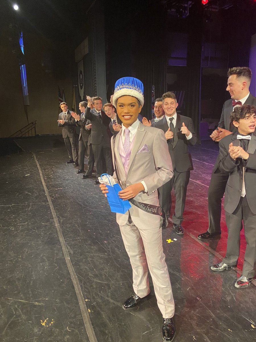 BravermanHHS's tweet photo. Mr HHS is Ben Carino and Mr Nice Guy is Nick Cavallero #weAreHowell https://t.co/rh79alsS08