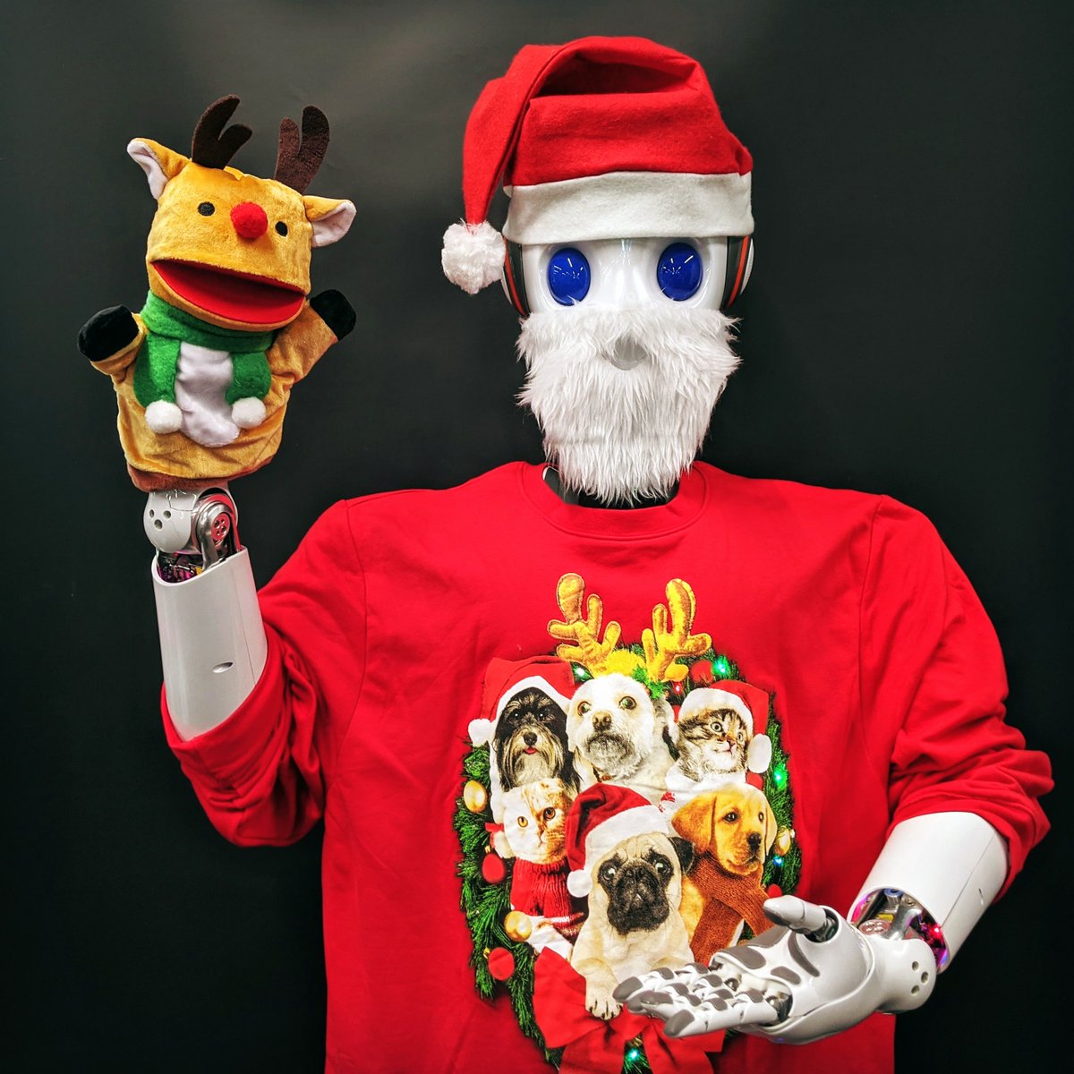 Ugly (cute) Sweater ✅ 🎅Beard ✅ 🦌Reindeer ✅ All geared up and ready to celebrate!! Happy Holidays and Merry Christmas everyone from the XR-1 robot and the CloudMinds family!!

#HappyHolidays #MerryChristmas2019 #UglySweater #Robot #Santa #CloudRobot #SmarterRobot