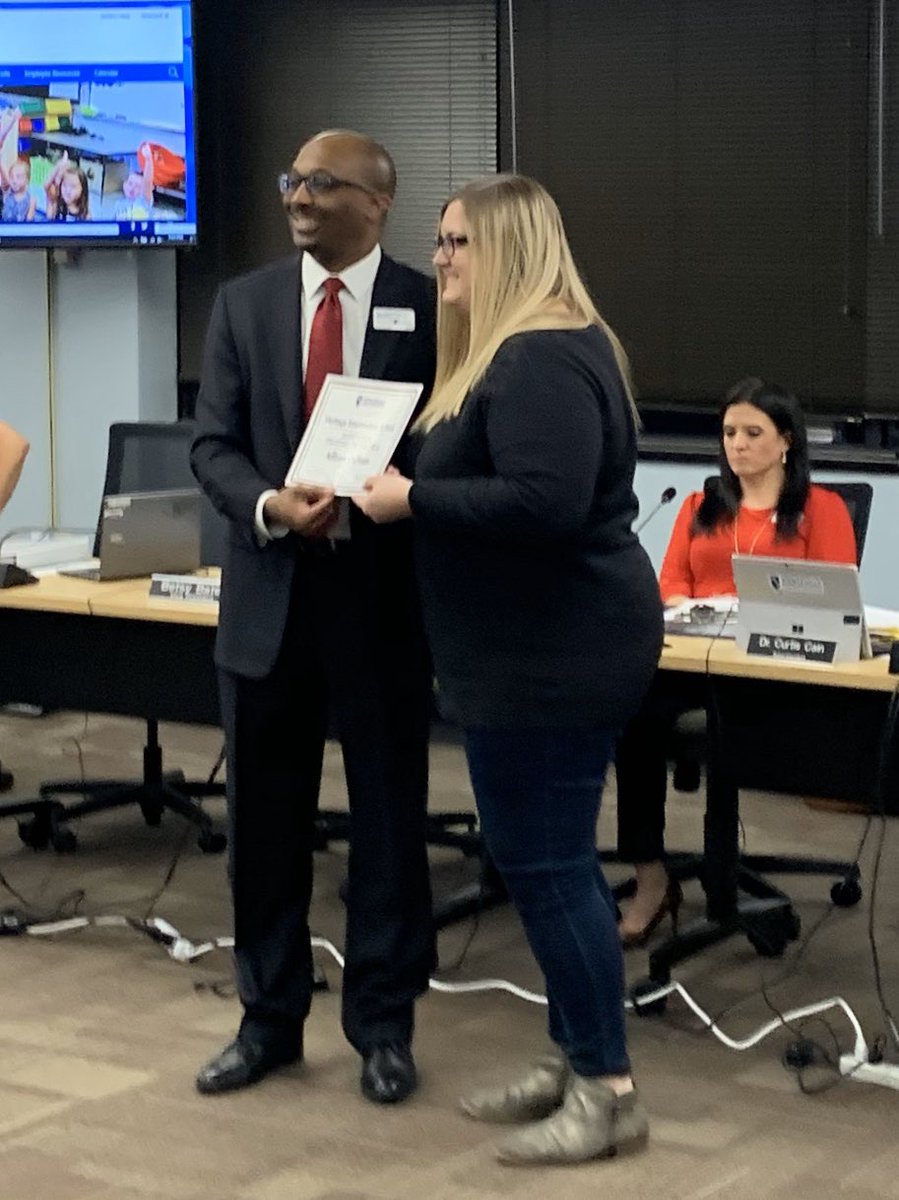 HeritageBears's tweet photo. Congrats to all the WSD Teachers of the Year who were recognized at tonight’s Board of Education meeting ... especially Mrs. Coffman who represented Heritage Intermediate. What a wonderful person who positively impacts kids EVERY DAY! #wsdinfo #bigbearadventures https://t.co/euGAQdpoEI